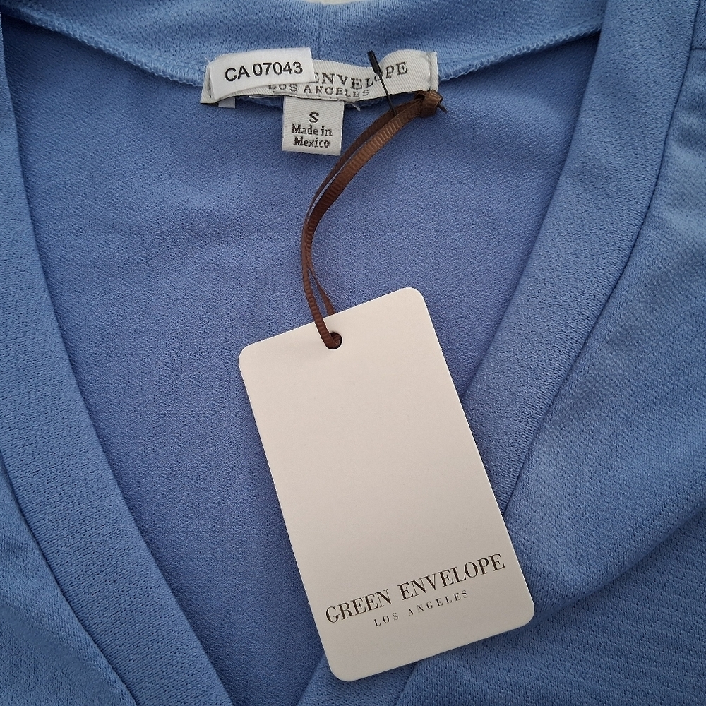 NWT Green Envelope LA/ Light Blue V-Neck Top/ Blouse/ Size US S - Picture 7 of 11